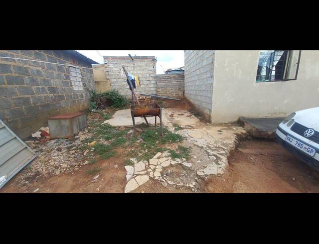 9 BEDROOM HOUSE FOR SALE IN INXIWENI